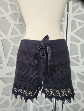 Junior Women's Medium (7-9) No Boundaries  Black Crochet Shorts With Drawstrings